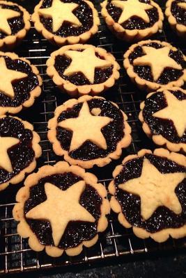 [b34a0] !F.u.l.l.* *D.o.w.n.l.o.a.d% Sweet Berry Fruit Tarts with Star Crust Pastry Journal: 150 Page Lined Notebook/Diary -  #P.D.F%